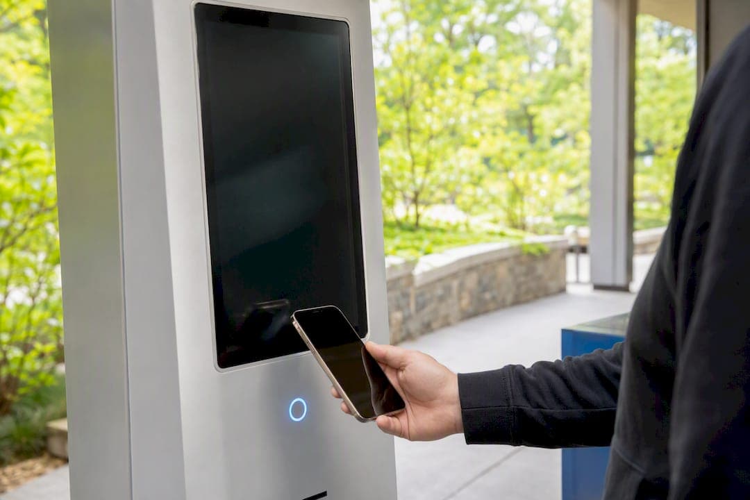 Tap to Pay Kiosk: So gelingt kontaktloses Bezahlen am Terminal