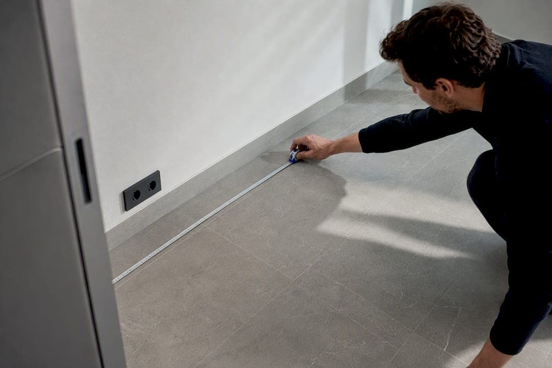 8 Fragen für Entscheider: Ladekiosk mit Werbedisplay vor der Beschaffung