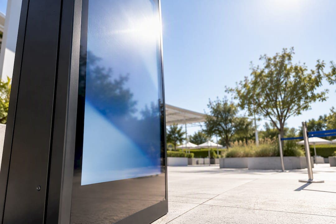 Displayhelligkeit im Außenbereich: Diese Werte zählen wirklich